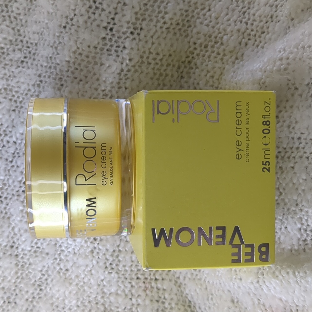 Rodial Anti-Ageing Bee Venom Eye Cream, 25ml/0.80fl oz - Picture 2 of 13